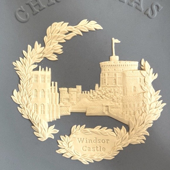 Wedgewood Jasperware 1969 Christmas Plate - Picture 2 of 6